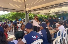 Funcionarios del Sisbén durante atención ciudadana. 