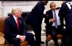 Donald Trump y Barack Obama, en el video generado por IA.