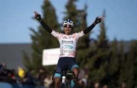 El colombiano Santiago Buitrago, campeón de la Vuelta a la Comunidad Valenciana, comandará al Bahrain.