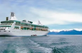 Está dirigida a colombianos mayores de edad con nivel conversacional de inglés.