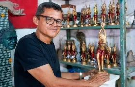 Yino Márquez, escultor barranquillero.