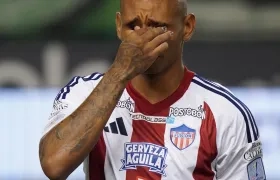 El llanto de Jermein Peña durante los actos protocolarios del partido entre Cali y Junior.