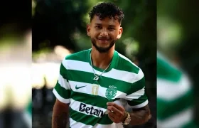El samario Luis Javier Suárez con la camiseta de su nuevo club, Sporting de Lisboa.