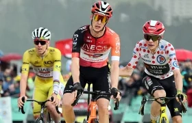 Thymen Arensman ganó la decimonovena etapa por delante de Pogacar y Vingegaard.