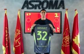Devis Vásquez con la camiseta que lucirá en la Roma. 