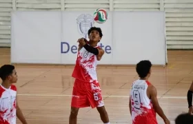 El voleibol es uno de los deportes de conjunto que hacen parte de los Juegos Intercolegiados. 