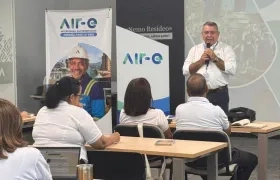 Mesa de trabajo de Air-e con administradores de propiedad horizontal. 