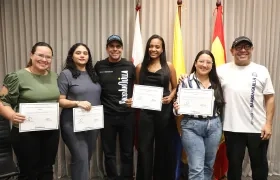 Alcalde Alejandro Char junto a los nuevos integrantes del Consejo de Juventud 2025-2026 en el acto de posesión.