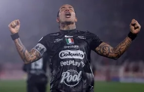 Dayro Moreno de Once Caldas celebra un gol este martes
