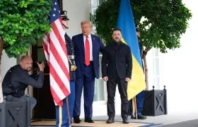 Donald Trump saluda a su homólogo de Ucrania, Volodímir Zelenski 