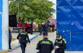Uniformados de la Policía en la Penitenciaría.