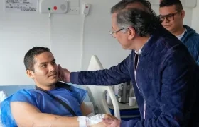 Visita del Presidente Gustavo Petro a los policías heridos en Amalfi.