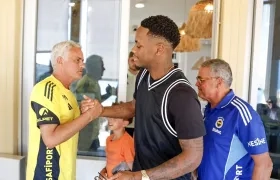 José Mourinho y Jhon Durán.