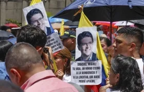 Homenaje póstumo a Miguel Uribe Turbay.