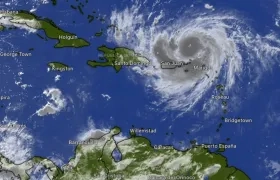 El ojo del huracán se encuentra al norte de San Juan, capital de Puerto Rico.