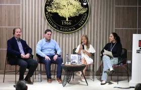 David Kilcullen; el exministro de Defensa, Juan Carlos Pinzón; la exgobernadora del Atlántico, Elsa Noguera y la docente Lucía Avendaño.