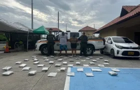 Capturados y marihuana incautada. 