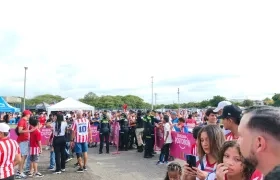 Filas en el estadio Metropolitano.