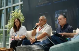 Los senadores José David Name y Efraín Cepeda.