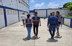 Funcionarios de la Procuraduría en la Penitenciaría El Bosque. 