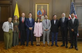 Reunión entre los senadores estadounidenses Bernie Moreno y Rubén Gallego, el Presidente Gustavo Petro, y varios ministros del Gobierno nacional.
