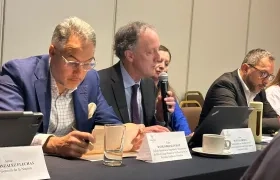 Representante de la ONU en Colombia, Scott Campbell (centro). 