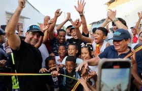 Alcalde Char en la entrega de las obras de pavimentación en El Romance. 