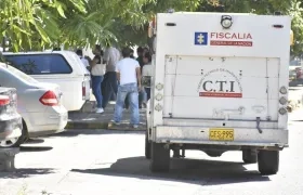 Vehículo en el que transportan los cuerpos a Medicina Legal. 