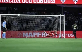 El cobro de Marino Hinestroza que se estrelló en el travesaño. 