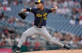 José Quintana lanzó cinco innings, permitió seis hits y dos carreras.