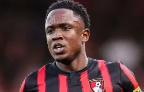 Luis Sinisterra jugando con el Bournemouth.