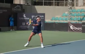 El colombiano Miguel Tobón Jr. durante su partido contra el paraguayo Adolfo Vallejo. 