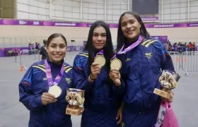 Stefany Cuadrado, Marianis Salazar y Nathalia Martínez, ganadoras en femenino. 