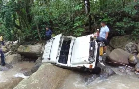 Así quedó el vehículo tras ser arrastrado por la creciente.