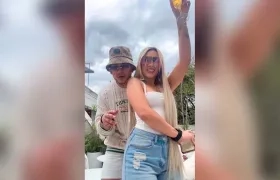 Angie Miller y B-King.