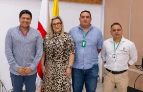 Rectora encargada de Uniatlántico con los delegados de Contraloría y Personería.