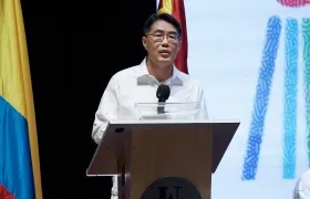 El embajador de China en Colombia, Zhu Jingyang.