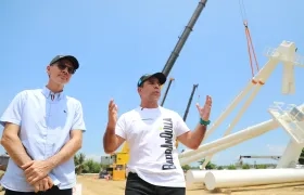 El Alcalde Char inspeccionando la obra.