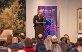 Encargado de Negocios de los Estados Unidos en Colombia, John McNamara.