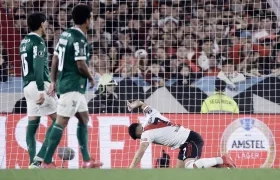 Jugador de River Plate lamentando la derrota.