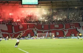 Tribuna norte alta durante el partido Junior - Llaneros.