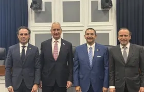 El alcalde de Medellín; Federico Gutiérrez; los congresistas Mario Díaz-Balart y Henry Cuellar, y el alcalde Cali, Alejandro Eder.