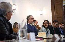 Armando Benedetti en la reunión con la UNP. 