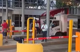 Talanqueras alzadas en peaje de Sabanagrande. 