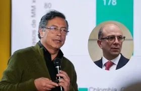 El Presidente Gustavo Petro y el magistrado electo Carlos Camargo.