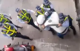 Reguladores de tránsito involucrados en agresión a particular. 