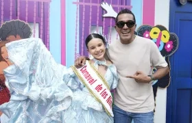 Checo Acosta y su hija Sharon Acosta, Reina del Carnaval de los Niños 2026.