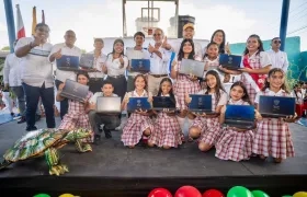 Entrega de computadores en Atlántico. 