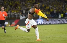 Jhon Córdoba festeja tras marcar el segundo gol de Colombia ante Bolivia.