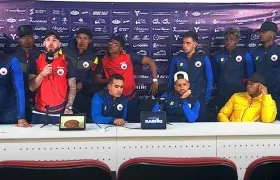 Los jugadores del Deportivo Pasto acompañaron en la rueda de prensa al técnico Camilo Ayala. 